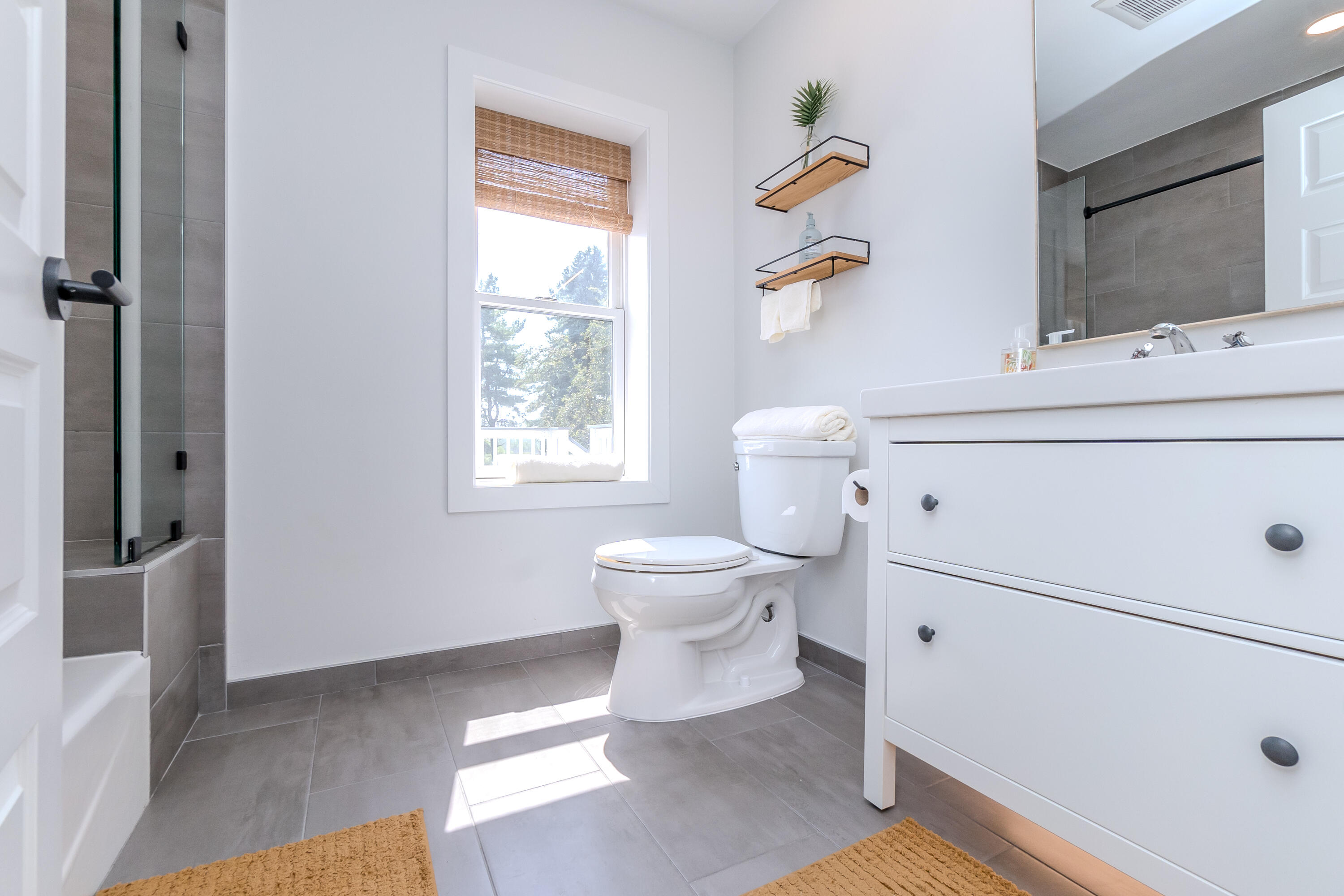 Ann Arbor, Michigan 48108, United States, 2 Bedrooms Bedrooms, ,1 BathroomBathrooms,Residential,Active,143915