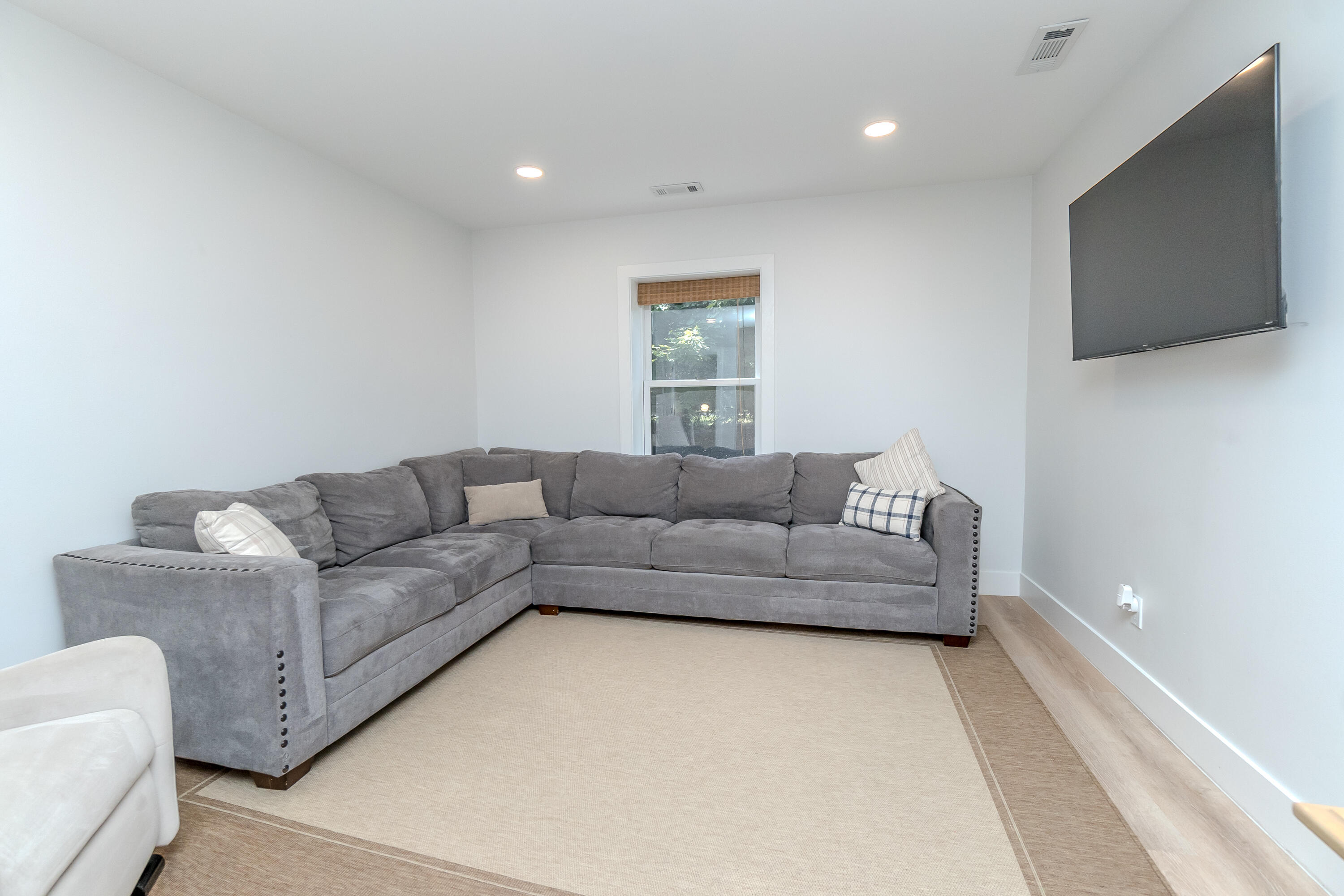 Ann Arbor, Michigan 48108, United States, 2 Bedrooms Bedrooms, ,1 BathroomBathrooms,Residential,Active,143915