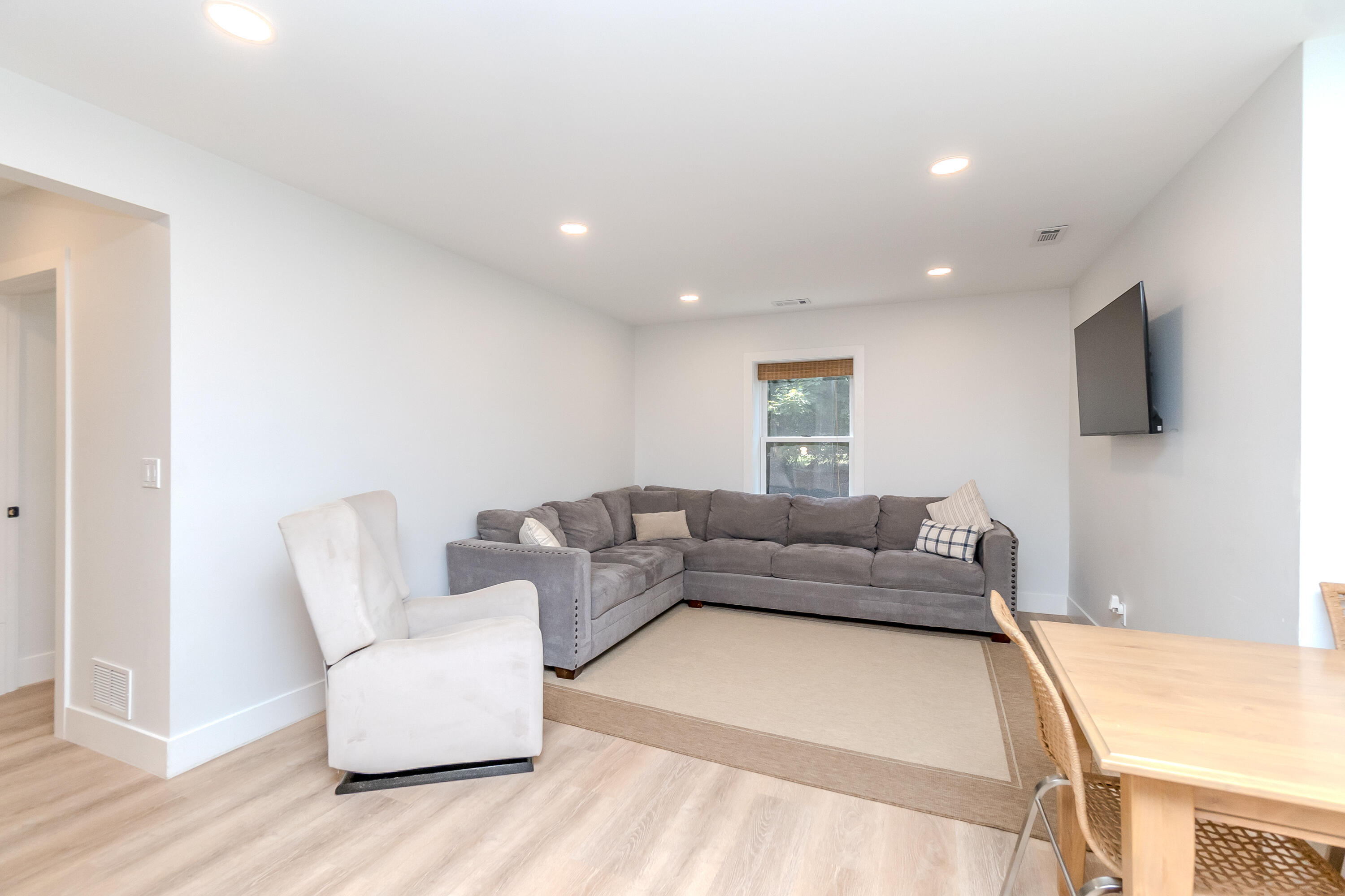 Ann Arbor, Michigan 48108, United States, 2 Bedrooms Bedrooms, ,1 BathroomBathrooms,Residential,Active,143915