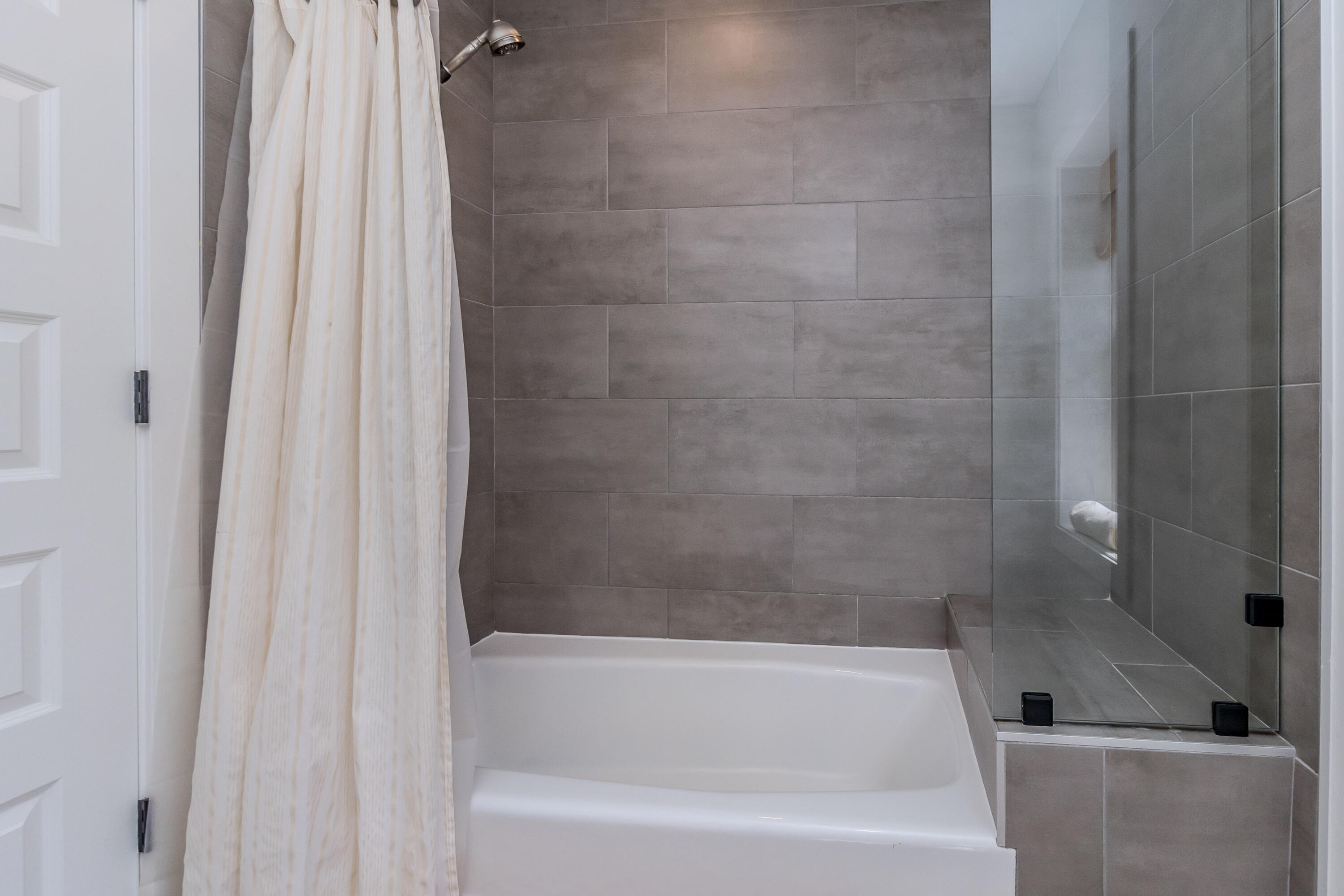 Ann Arbor, Michigan 48108, United States, 2 Bedrooms Bedrooms, ,1 BathroomBathrooms,Residential,Active,143915