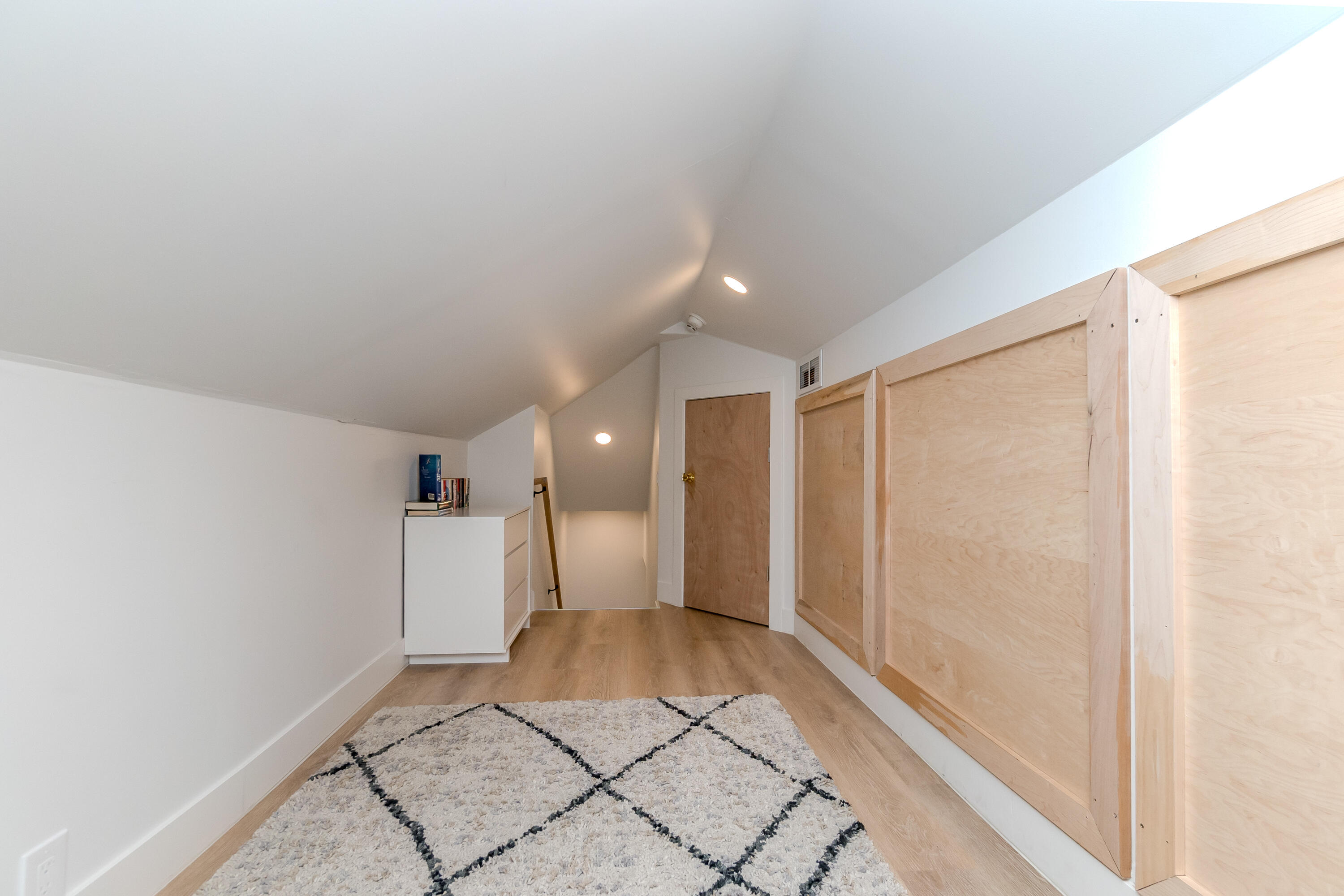 Ann Arbor, Michigan 48108, United States, 2 Bedrooms Bedrooms, ,1 BathroomBathrooms,Residential,Active,143915