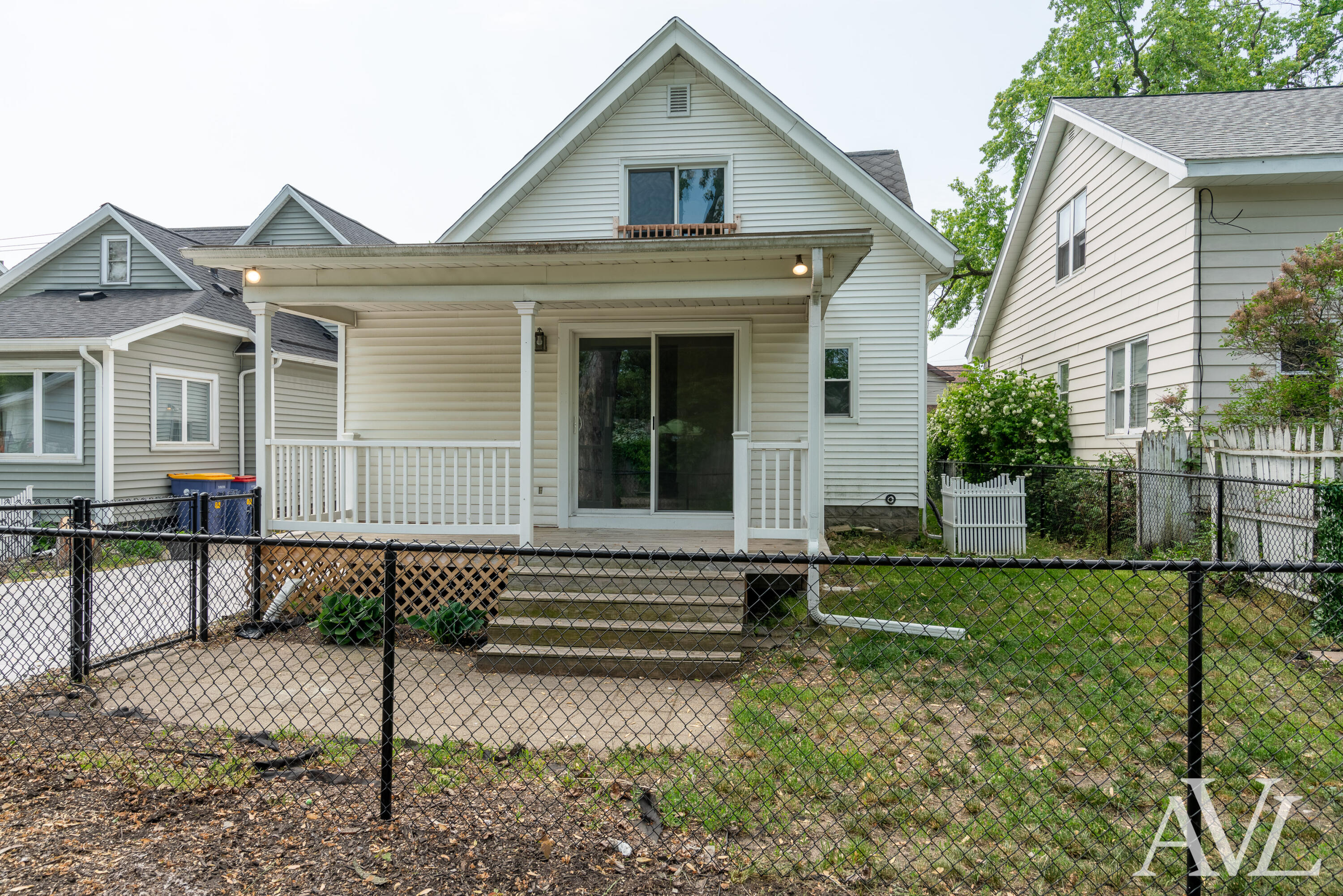 Photo 42 of 46 of 955 Richmond Street NW house