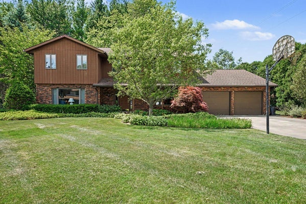 2616 OAKBROOK DR, SAINT JOSEPH, MI 49085 - Image f49ebf44dece9e39fc44f93f7fa693a9/650608367