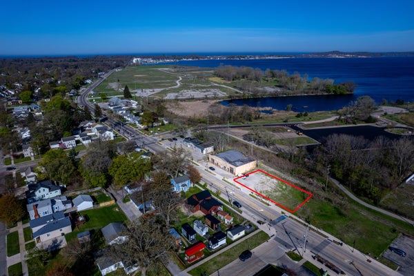 2034 LAKESHORE DR, MUSKEGON, MI 49441 - Image f4c3f8dae08da309acc1b7e7dca0de62/3509837254