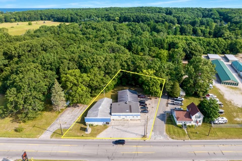 Photo of 316 W Parkdale Avenue, Manistee, MI 49660 (MLS # 26038076)
