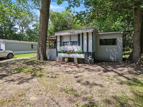 Photo of 5648 W Johnson Road, Ludington, MI 49431 (MLS # 26033182)