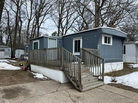 Photo of 3764 Liberty Avenue, Muskegon, MI 49442 (MLS # 25060941)