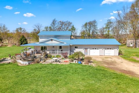 Photo of 320 Jonesville Road, Jonesville, MI 49250 (MLS # 26017047)