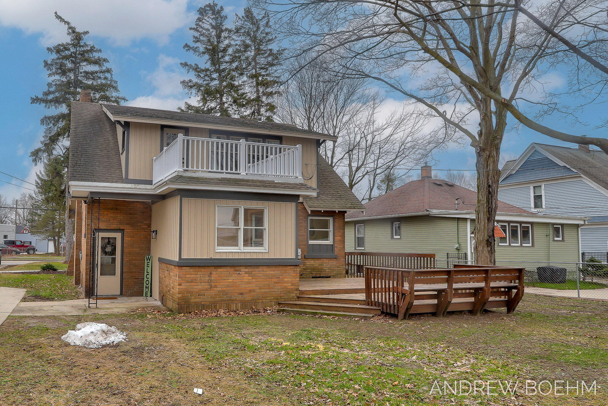 Photo 6 of 64 of 587 S Shore Drive house