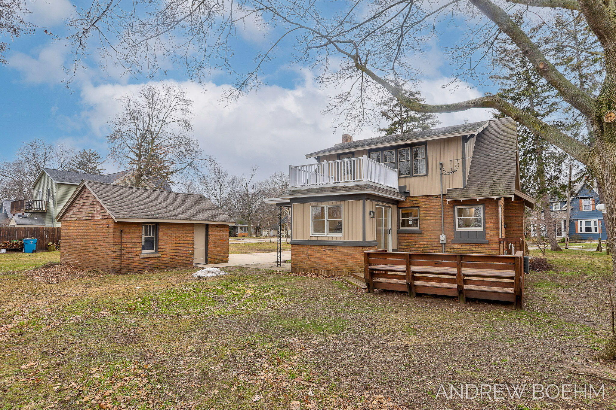 Photo 5 of 64 of 587 S Shore Drive house