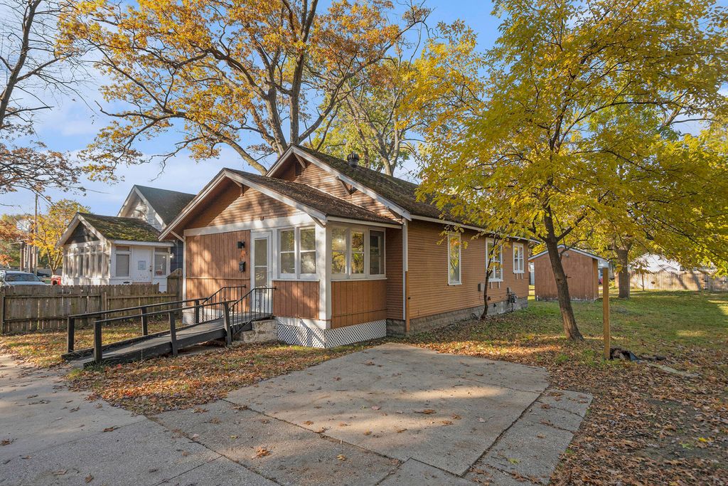 Photo of 1775 McIlwraith Street, Muskegon, MI 49442 (MLS # 25056091)