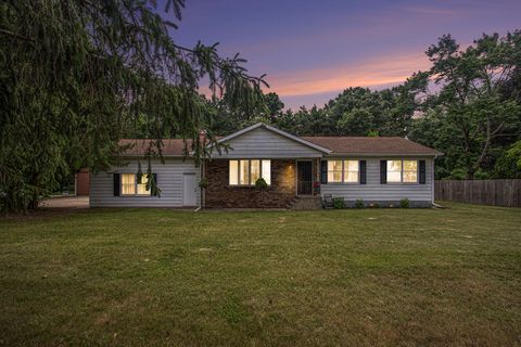 Photo of 45523 Eleanor Drive, Decatur, MI 49045 (MLS # 25044819)