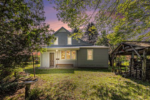 Photo of 4293 N Schoenherr Road, Fountain, MI 49410 (MLS # 25031811)