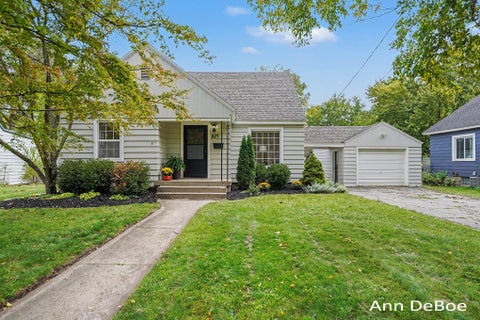 Photo for 824 Union Avenue NE