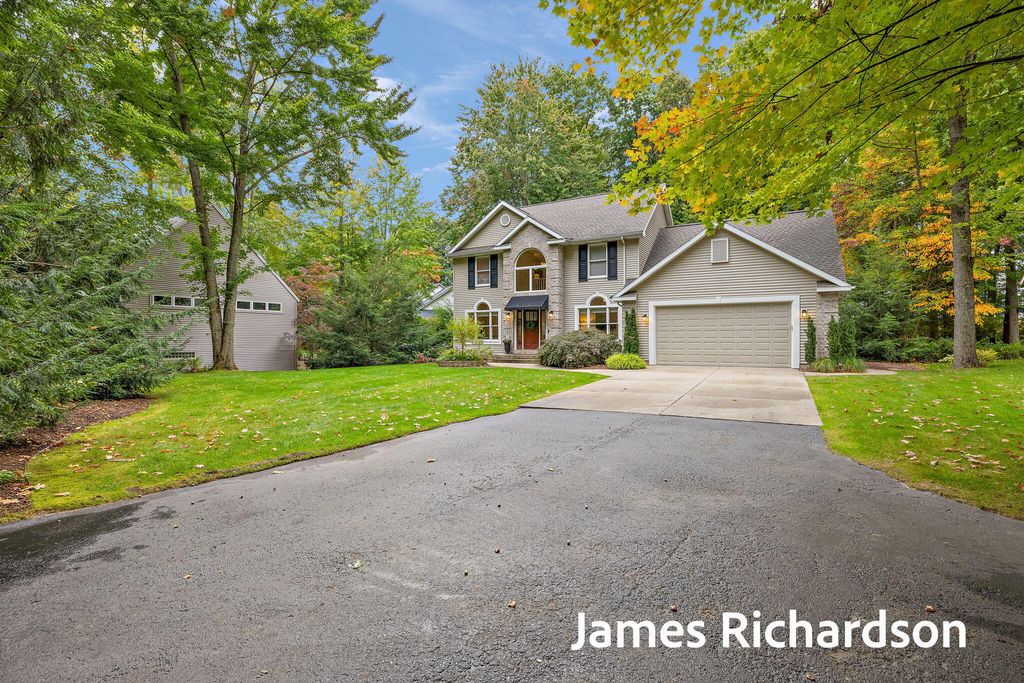 Photo of 19053 N Fruitport Road, Spring Lake, MI 49456 (MLS # 25053628)