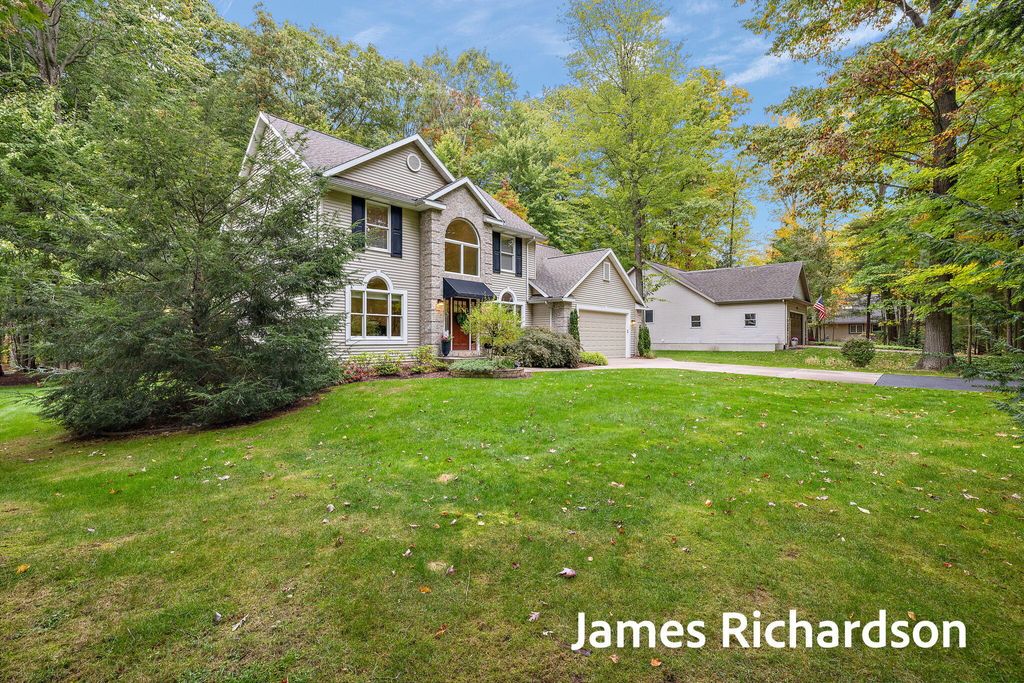 Photo of 19053 N Fruitport Road, Spring Lake, MI 49456 (MLS # 25053628)