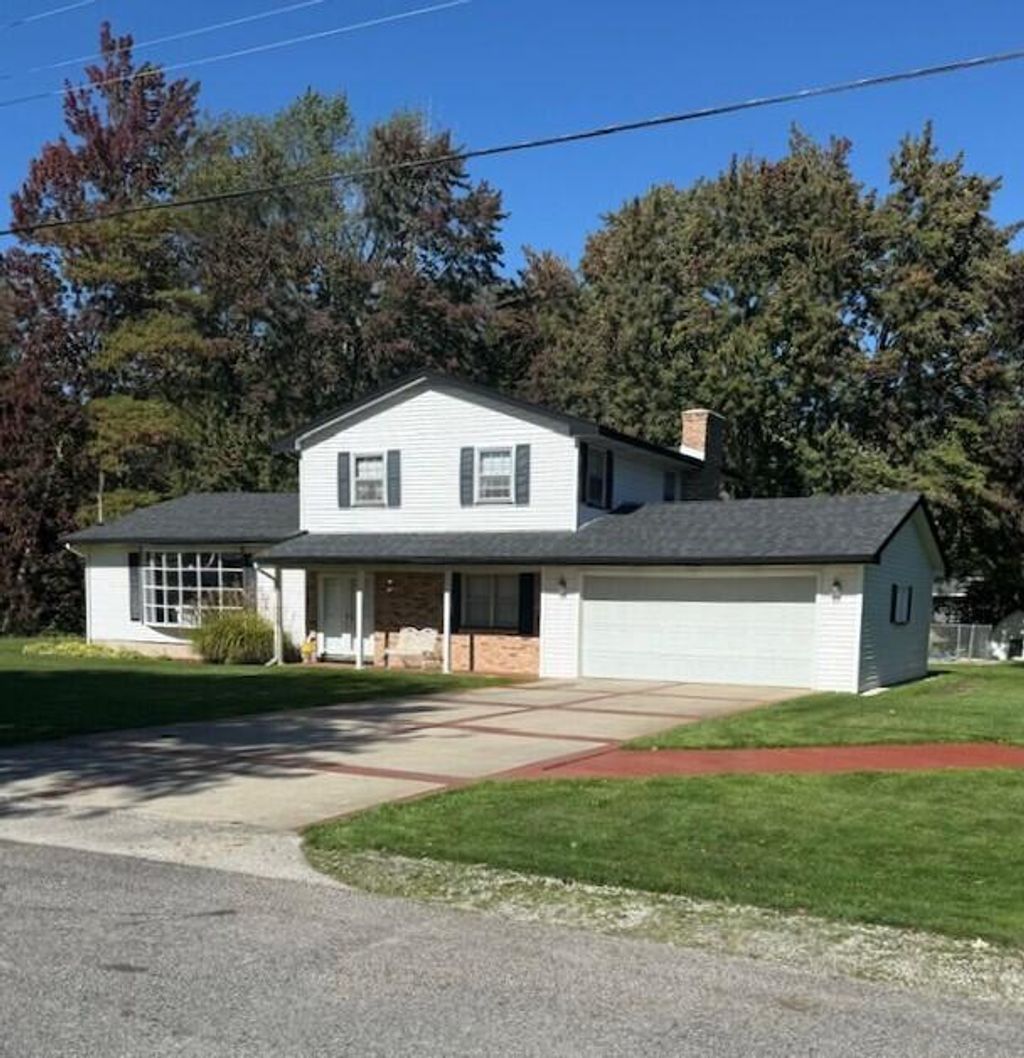 Photo of 2322 Cline Road, Muskegon, MI 49444 (MLS # 25052101)