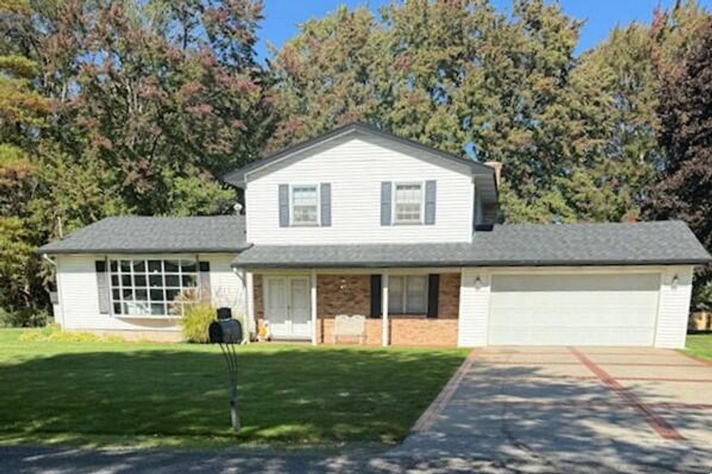 Photo of 2322 Cline Road, Muskegon, MI 49444 (MLS # 25052101)