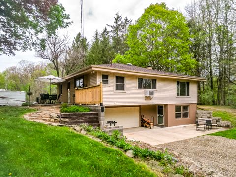 Photo of 41341 County Road 665, Paw Paw, MI 49079 (MLS # 26020812)