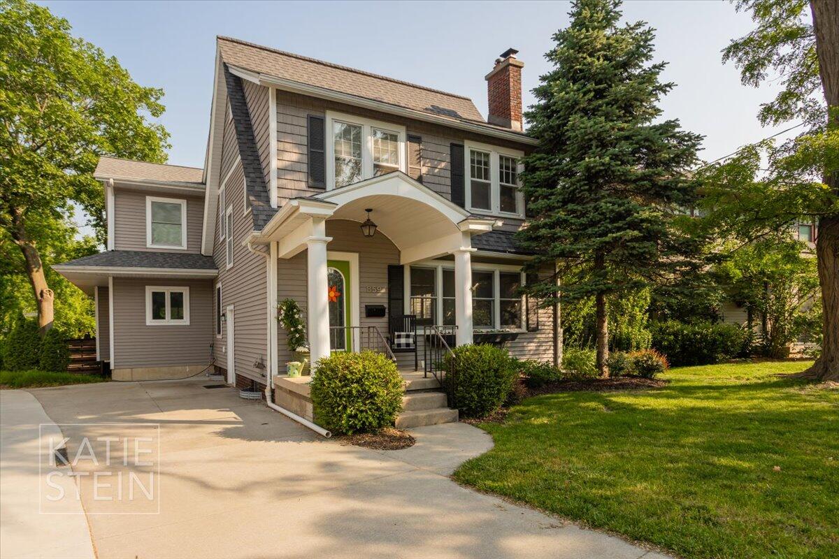 859 Orchard Avenue SE