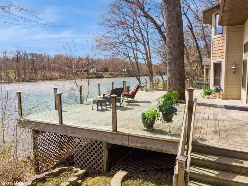 2942 White Oaks Lane