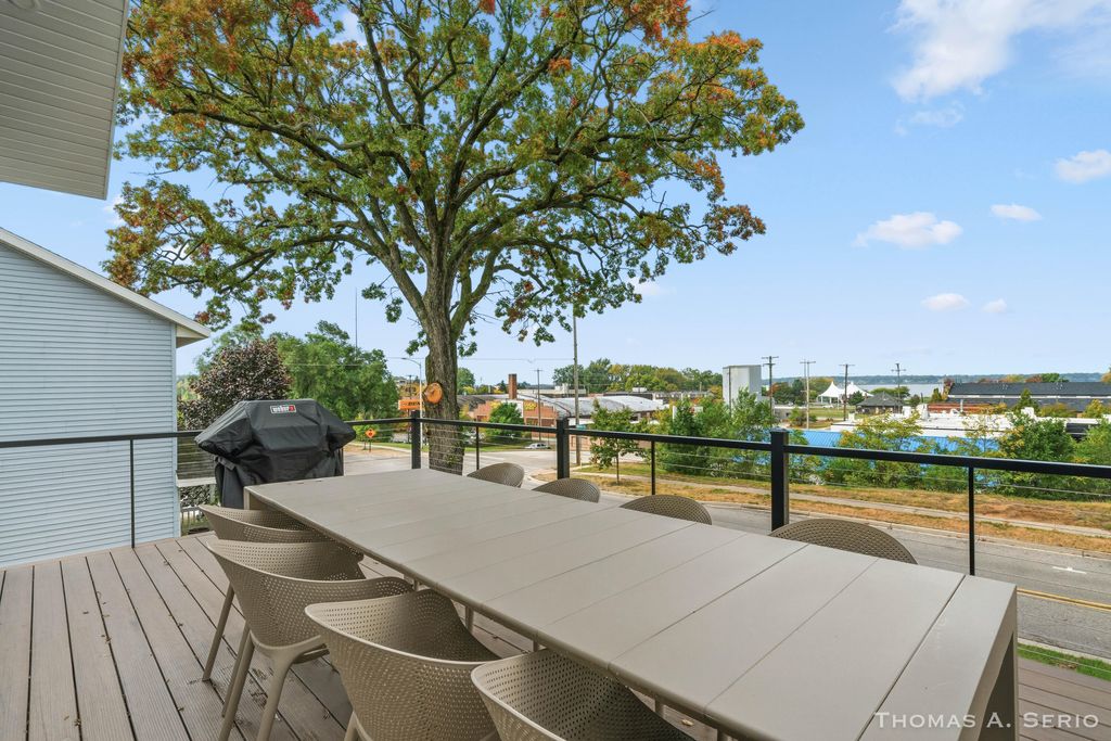 Photo of 593 W Webster Avenue, Muskegon, MI 49440 (MLS # 26001920)