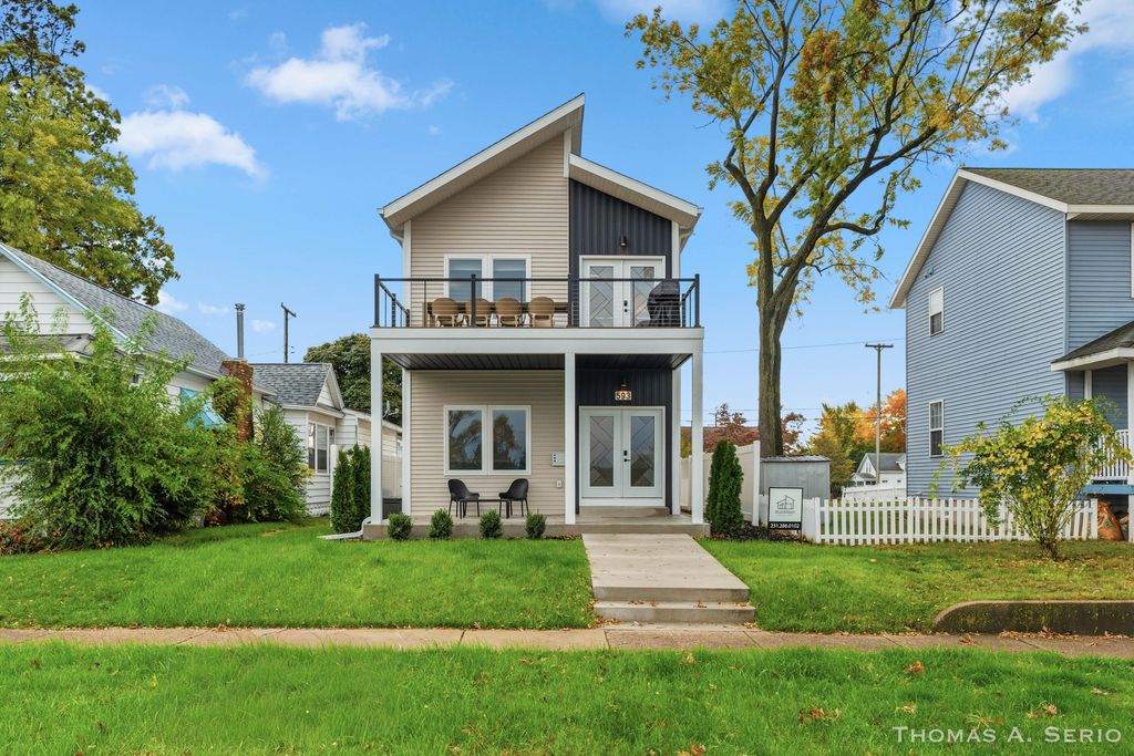 Photo of 593 W Webster Avenue, Muskegon, MI 49440 (MLS # 26001920)