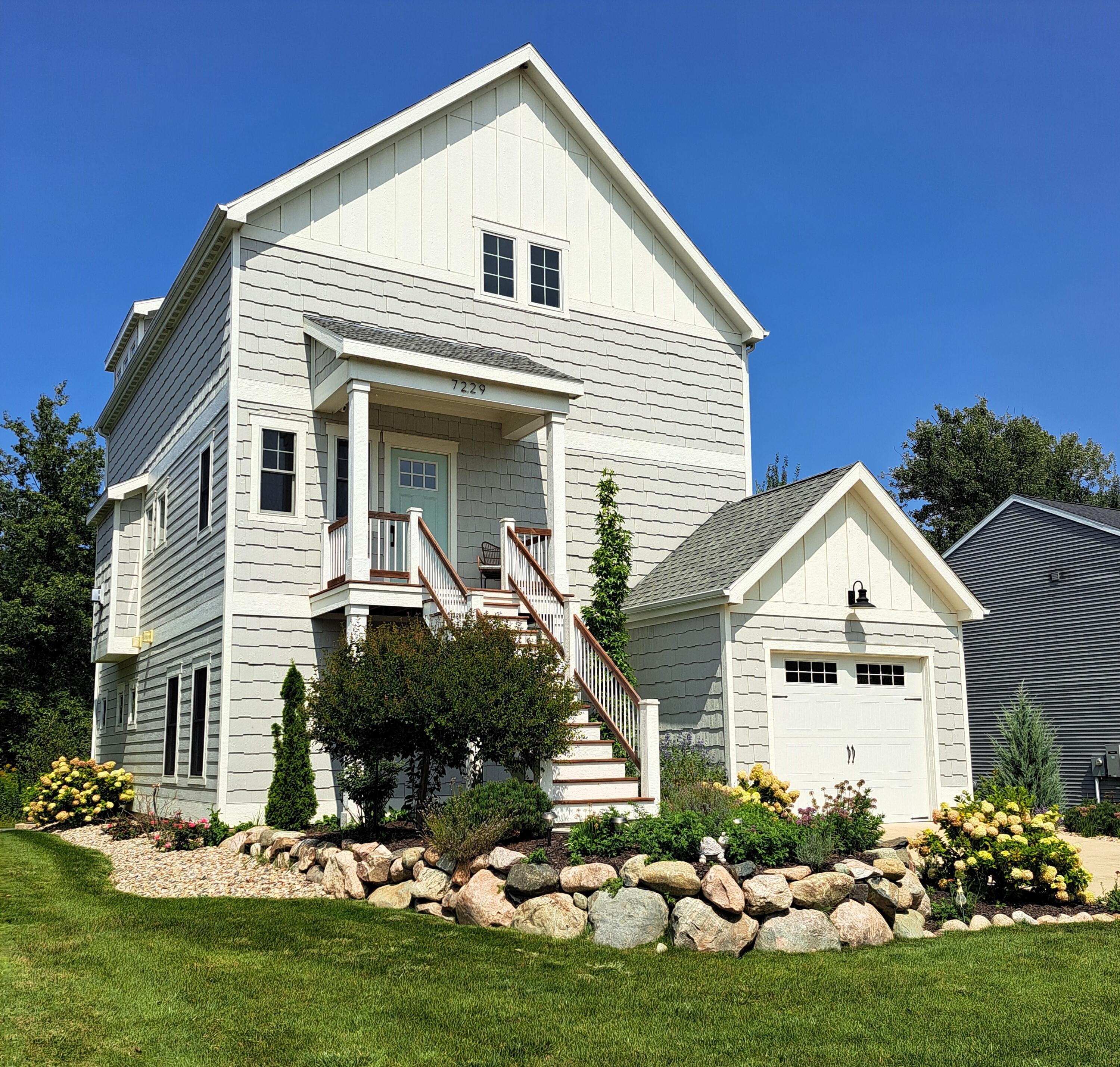 View South Haven, MI 49090 house