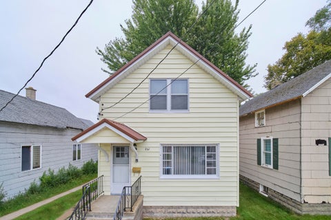 Photo of 711 Ramsdell Street, Manistee, MI 49660 (MLS # 26050412)