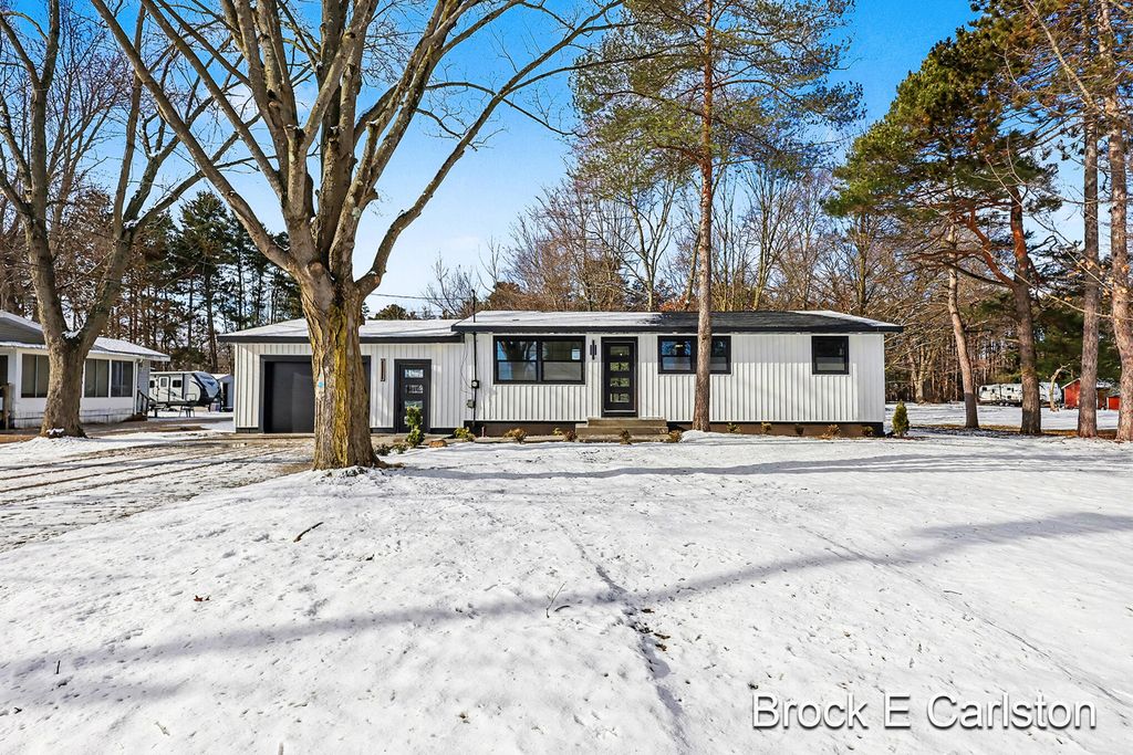 Photo of 945 N Van Eyck Street, Muskegon, MI 49442 (MLS # 26001572)