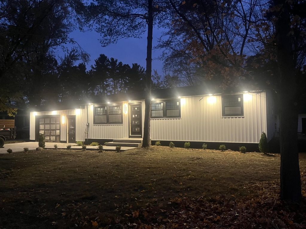 Photo of 945 N Van Eyck Street, Muskegon, MI 49442 (MLS # 26001572)