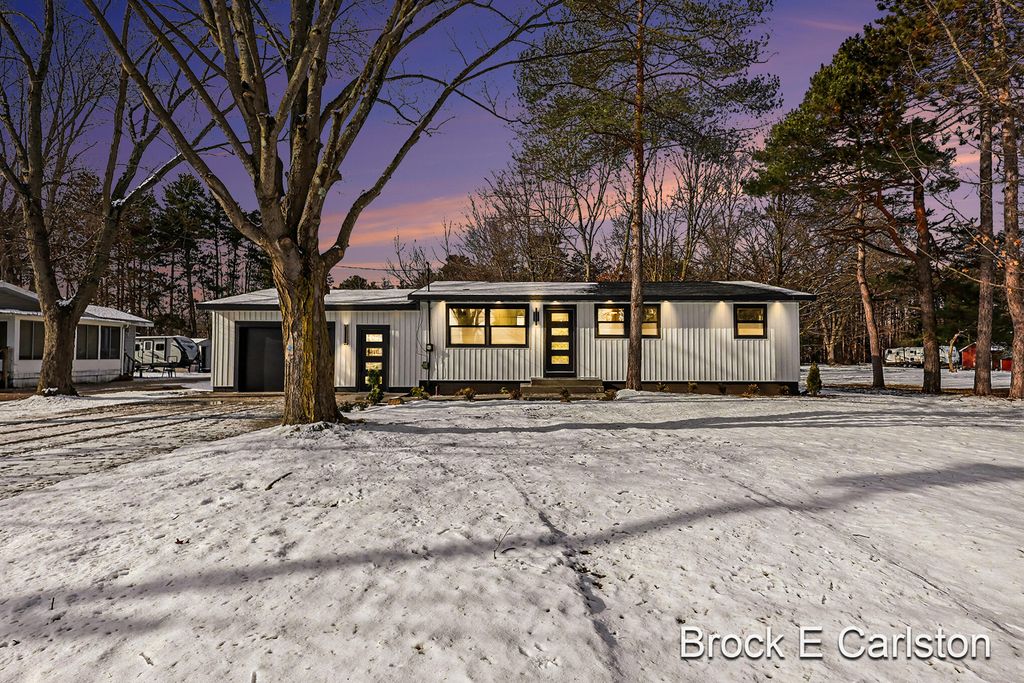 Photo of 945 N Van Eyck Street, Muskegon, MI 49442 (MLS # 26001572)