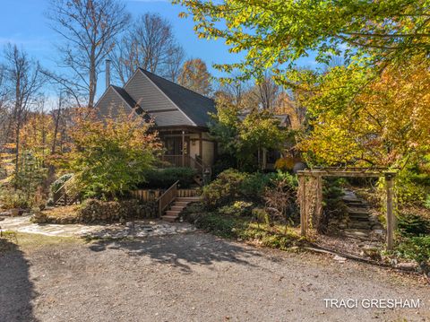 Photo of 4960 S Hilton Park Road, Fruitport, MI 49415 (MLS # 26013121)