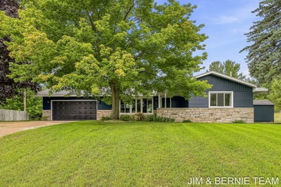 18019 Mohawk Drive Spring Lake MI 49456
