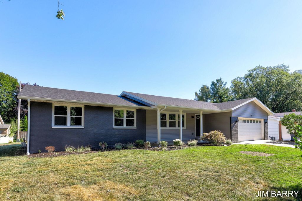 Photo of 91 W 40th Street, Holland, MI 49423 (MLS # 25036366)