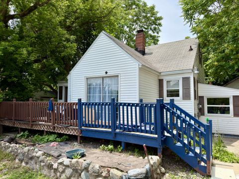 Photo of 820 Oak Street, Manistee, MI 49660 (MLS # 26033250)