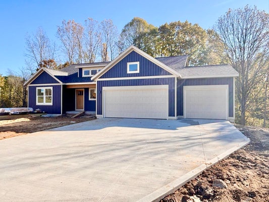 5868 VALLEY POINT DR SE, CALEDONIA, MI 49316 - Image f88af155de4cb8a4e90a1839a348af47/1521951817