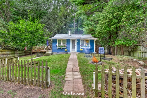 Photo of 7297 S Lake Avenue, Pentwater, MI 49449 (MLS # 26050258)