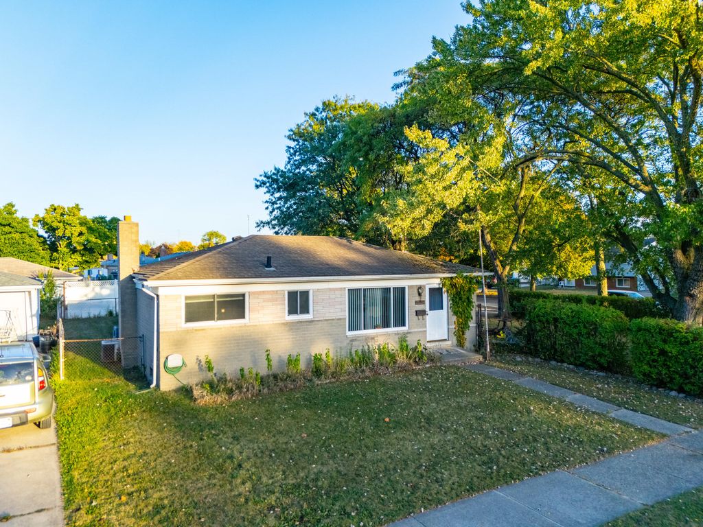 Photo of 30214 J Carls Street, Roseville, MI 48066 (MLS # 25051593)