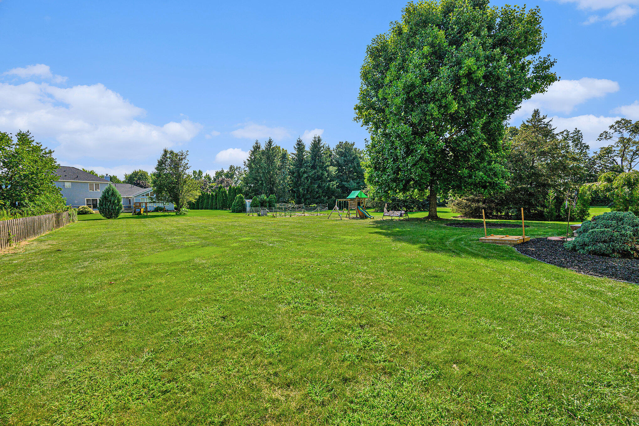 Kalamazoo, Michigan 49009, United States, 5 Bedrooms Bedrooms, ,4 BathroomsBathrooms,Residential,Active,193722