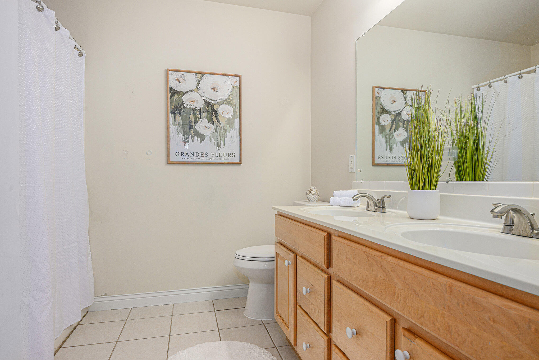 Kalamazoo, Michigan 49009, United States, 5 Bedrooms Bedrooms, ,4 BathroomsBathrooms,Residential,Active,193722