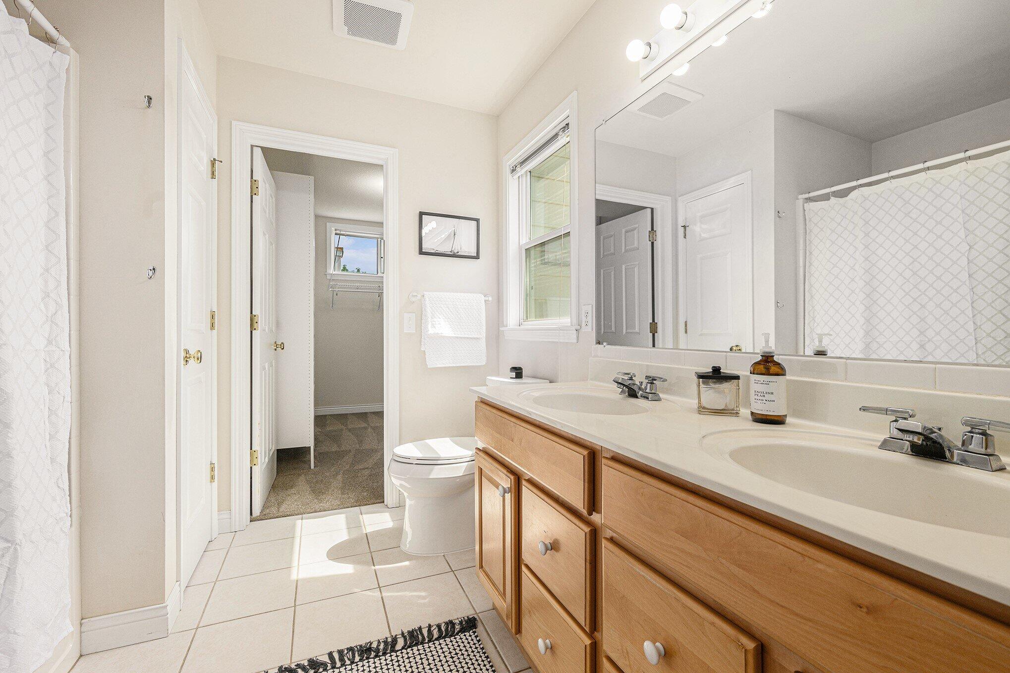 Kalamazoo, Michigan 49009, United States, 5 Bedrooms Bedrooms, ,4 BathroomsBathrooms,Residential,Active,193722