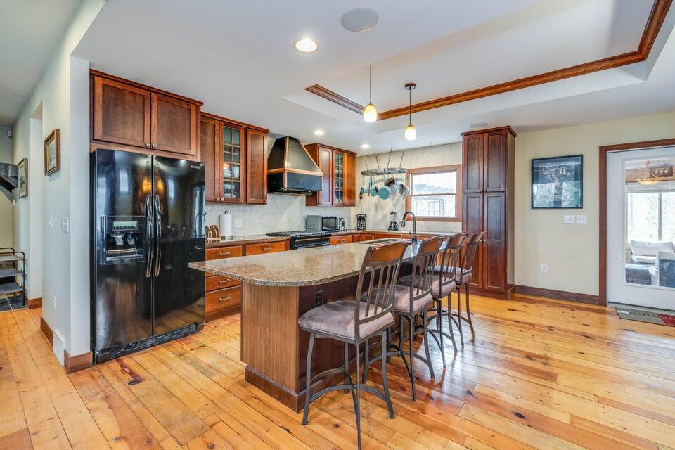 South Haven, Michigan 49090, United States, 4 Bedrooms Bedrooms, ,3 BathroomsBathrooms,Residential,Pending,18068