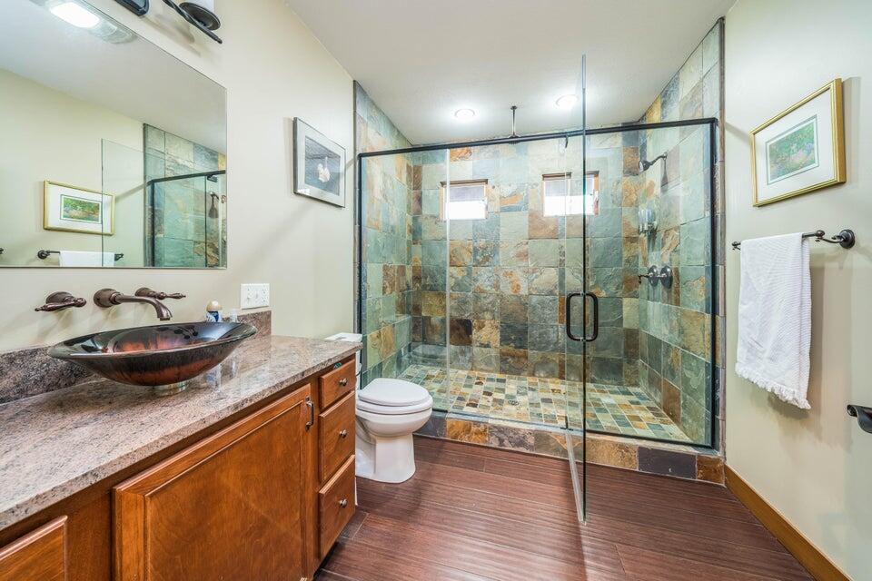 South Haven, Michigan 49090, United States, 4 Bedrooms Bedrooms, ,3 BathroomsBathrooms,Residential,Pending,18068