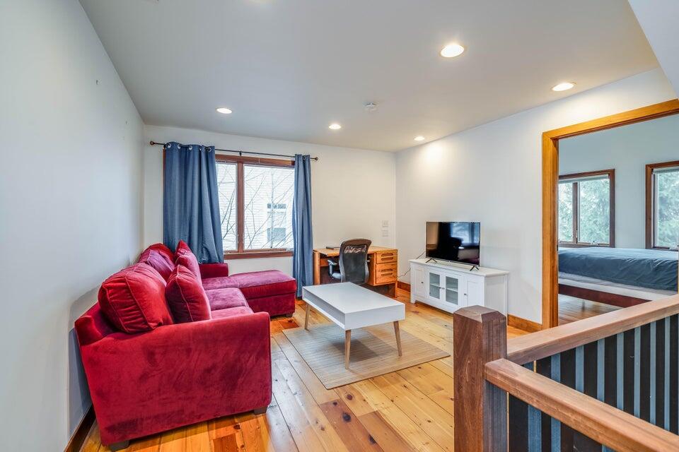 South Haven, Michigan 49090, United States, 4 Bedrooms Bedrooms, ,3 BathroomsBathrooms,Residential,Pending,18068