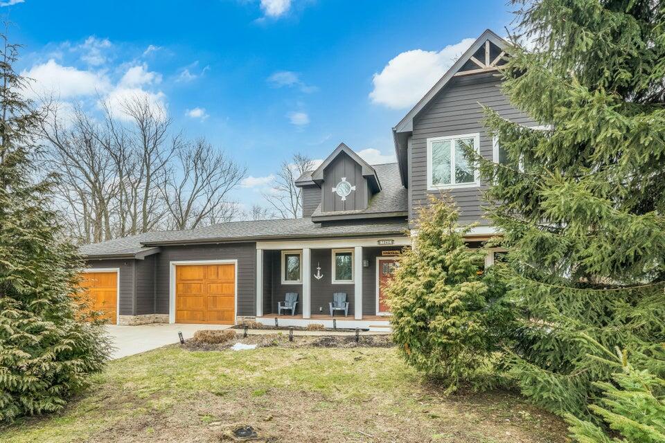 South Haven, Michigan 49090, United States, 4 Bedrooms Bedrooms, ,3 BathroomsBathrooms,Residential,Pending,18068