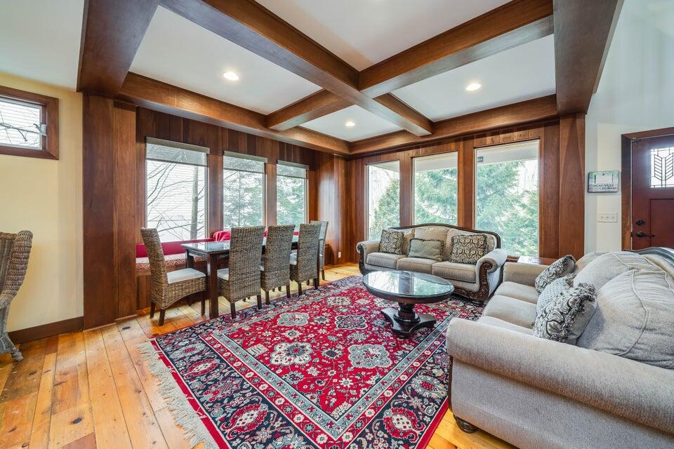 South Haven, Michigan 49090, United States, 4 Bedrooms Bedrooms, ,3 BathroomsBathrooms,Residential,Pending,18068