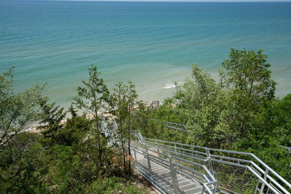 South Haven, Michigan 49090, United States, 4 Bedrooms Bedrooms, ,3 BathroomsBathrooms,Residential,Pending,18068