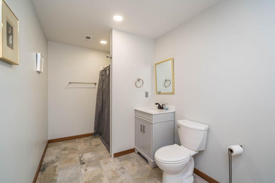 South Haven, Michigan 49090, United States, 4 Bedrooms Bedrooms, ,3 BathroomsBathrooms,Residential,Pending,18068