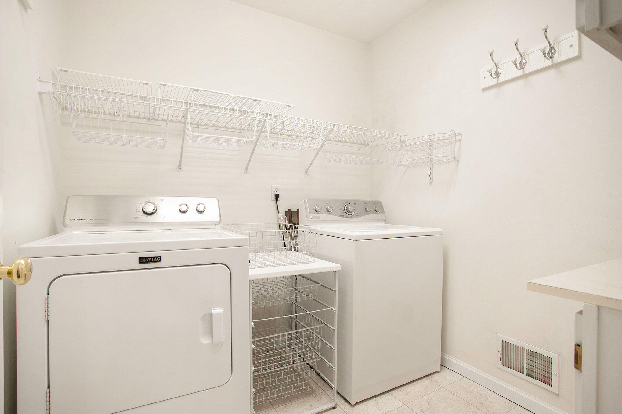 Portage, Michigan 49002, United States, 4 Bedrooms Bedrooms, ,4 BathroomsBathrooms,Residential,Active,3021